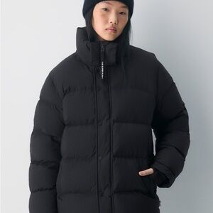 Black ARITZIA Puffer Jacket